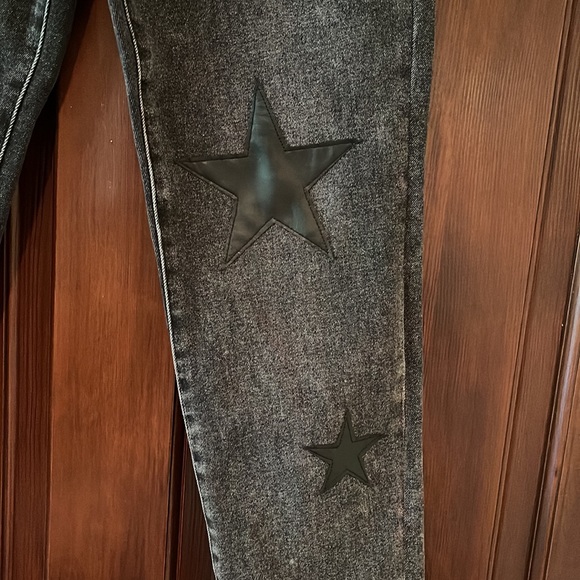 BLANKNYC Black Madison Crop Jeans w/Stars Size 29 - Picture 4 of 7